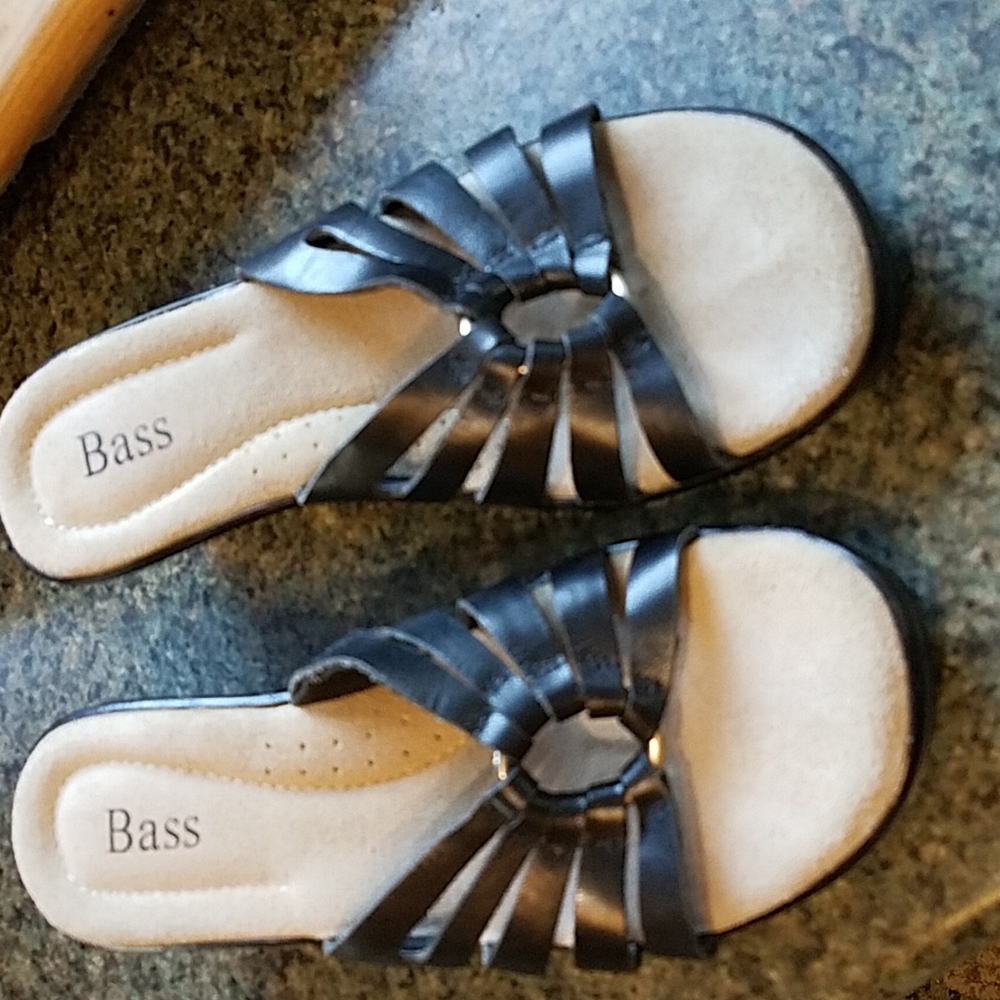Womans Bass Sandals 6